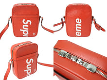 Load image into Gallery viewer, SUPREME シュプリーム LOUISVUITTON ルイヴィトン ダヌーブPM エピ Ｍ53417 17AW レッド 美品 中古 4c066305