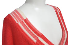 Load image into Gallery viewer, CHANEL シャネル カシミヤ セーター ニット P61035K46366 サイズM ココマーク Vネック スリット ピンク 美品 中古 66978