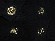 Load image into Gallery viewer, 極美品 CHANEL シャネル ニット ワンピース カーディガン P73485K10530 ボタン サイズ36 カシミヤ ブラック ゴールド 中古 67001