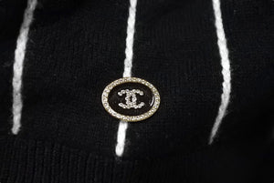極美品 CHANEL シャネル セーター P74734K10713 サイズ38 カシミヤ ストライプ ココマーク ボタン 刺繍 ブラック 中古 67004