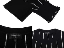 Load image into Gallery viewer, 極美品 CHANEL シャネル セーター P74734K10713 サイズ38 カシミヤ ストライプ ココマーク ボタン 刺繍 ブラック 中古 67004