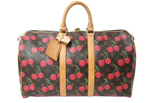 Load image into Gallery viewer, LOUIS VUITTON ルイヴィトン モノグラムチェリー キーポル45 ボストンバッグ M95011 村上隆 レッド ブラウン ロゴ 旅行バッグ 美品 中古 67018