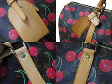 Load image into Gallery viewer, LOUIS VUITTON ルイヴィトン モノグラムチェリー キーポル45 ボストンバッグ M95011 村上隆 レッド ブラウン ロゴ 旅行バッグ 美品 中古 67018