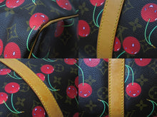 Load image into Gallery viewer, LOUIS VUITTON ルイヴィトン モノグラムチェリー キーポル45 ボストンバッグ M95011 村上隆 レッド ブラウン ロゴ 旅行バッグ 美品 中古 67018