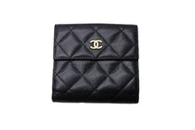 Load image into Gallery viewer, CHANEL シャネル 二つ折り財布 ココマーク キャビアスキン 17番台 ブラック ゴールド金具 ウォレット 小物 美品 中古 67036