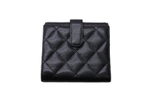 Load image into Gallery viewer, CHANEL シャネル 二つ折り財布 ココマーク キャビアスキン 17番台 ブラック ゴールド金具 ウォレット 小物 美品 中古 67036