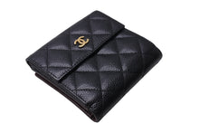Load image into Gallery viewer, CHANEL シャネル 二つ折り財布 ココマーク キャビアスキン 17番台 ブラック ゴールド金具 ウォレット 小物 美品 中古 67036