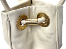 Load image into Gallery viewer, CHANEL シャネル トートバッグ ロゴ カメリア ロゴ 7番台 フランス製 レザー ベージュ ゴールド金具 美品 中古 67037