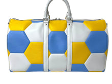 Load image into Gallery viewer, LOUIS VUITTON ルイヴィトン キーポル バンドリエール50 ボストンバッグ 2018 FIFA WORLD CUP ウクライナカラー 美品 中古 67083