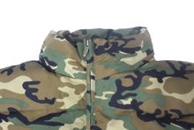 Load image into Gallery viewer, 極美品 pellepelle ペレペレ ダウンジャケット カモフラ柄 迷彩柄 総柄 ロゴ刺繍 フード付き ポリエステル 中古 67091