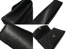 Load image into Gallery viewer, CHANEL シャネル チェーンショルダーバッグ ダイアナ 25 マトラッセ キャビアスキン 4番台 ブラック ゴールド 美品 中古 67100