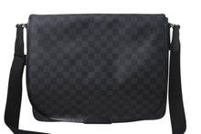 画像をギャラリービューアに読み込む, 新品同様 LOUIS VUITTON ルイヴィトン ダニエルGM ショルダーバック N58033 ダミエグラフィット シルバー金具 ブラック 中古 4c067113