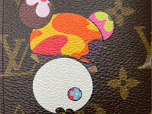 Load image into Gallery viewer, 新品同様 LOUIS VUITTON ルイヴィトン 村上隆 コラボ 二つ折り財布 M61666 ポルトフォイユマルコ モノグラムパンダ 中古 67117