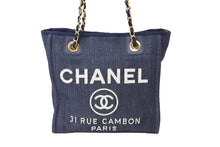 Load image into Gallery viewer, 極美品 CHANEL シャネル ドーヴィル チェーン トートバッグ 17番台 ネイビー デニム ココマーク ロゴ ゴールド金具 中古 67146
