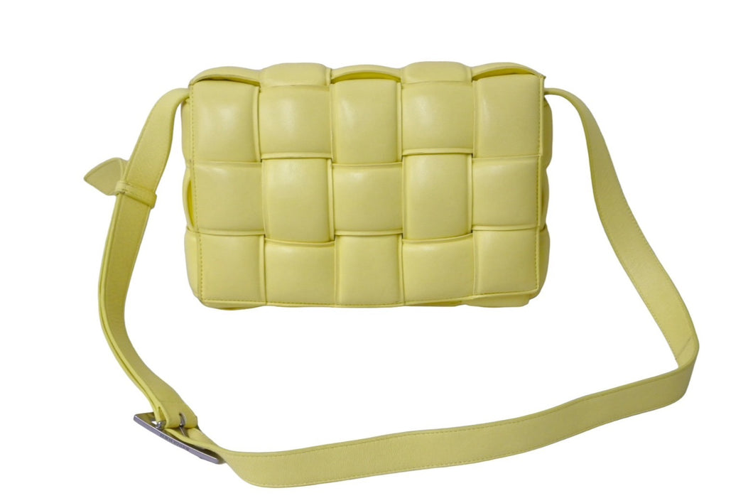 BOTTEGAVENETA ボッテガヴェネタ マキシ イントレチャート パデッド カセット ショルダーバッグ イエロー ラムスキン 591970VCQR1 シルバー金具 美品 中古 67148