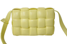 Load image into Gallery viewer, BOTTEGAVENETA ボッテガヴェネタ マキシ イントレチャート パデッド カセット ショルダーバッグ イエロー ラムスキン 591970VCQR1 シルバー金具 美品 中古 67148