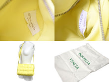 Load image into Gallery viewer, BOTTEGAVENETA ボッテガヴェネタ マキシ イントレチャート パデッド カセット ショルダーバッグ イエロー ラムスキン 591970VCQR1 シルバー金具 美品 中古 67148