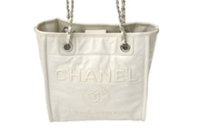 Load image into Gallery viewer, 極美品 CHANEL シャネル ドーヴィルPM トートバッグ A93256 22番台 2016年 キャビアスキン ホワイト シルバー金具 中古 67150