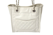 Load image into Gallery viewer, 極美品 CHANEL シャネル ドーヴィルPM トートバッグ A93256 22番台 2016年 キャビアスキン ホワイト シルバー金具 中古 67150