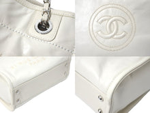 Load image into Gallery viewer, 極美品 CHANEL シャネル ドーヴィルPM トートバッグ A93256 22番台 2016年 キャビアスキン ホワイト シルバー金具 中古 67150