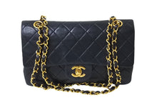 Load image into Gallery viewer, CHANEL シャネル マトラッセ 23 Wフラップ チェーン ショルダーバッグ ブラック 1番台 ラムスキン ココマーク ゴールド金具 良品 中古 67284