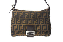 画像をギャラリービューアに読み込む, FENDI フェンディ ズッカ柄 マンマバケット縦長ワンショルダーバッグ ブラウン 美品 中古 67297 