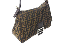 画像をギャラリービューアに読み込む, FENDI フェンディ ズッカ柄 マンマバケット縦長ワンショルダーバッグ ブラウン 美品 中古 67297 