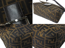 画像をギャラリービューアに読み込む, FENDI フェンディ ズッカ柄 マンマバケット縦長ワンショルダーバッグ ブラウン 美品 中古 67297 