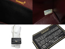 Load image into Gallery viewer, 極美品 CHANEL シャネル Wフラップ マトラッセ25 チェーンショルダーバッグ ラムスキン 2番台 ブラック ゴールド金具 中古 67298