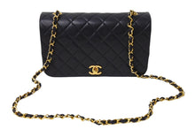 Load image into Gallery viewer, 極美品 CHANEL シャネル マトラッセ フルフラップ ショルダーバッグ ココマーク 1番台 ラムスキン ブラック ゴールド金具 中古 67302