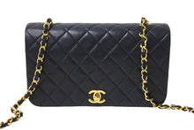 Load image into Gallery viewer, 極美品 CHANEL シャネル マトラッセ フルフラップ ショルダーバッグ ココマーク 1番台 ラムスキン ブラック ゴールド金具 中古 67302