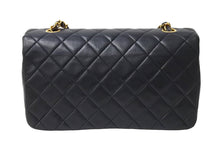 Load image into Gallery viewer, 極美品 CHANEL シャネル マトラッセ フルフラップ ショルダーバッグ ココマーク 1番台 ラムスキン ブラック ゴールド金具 中古 67302