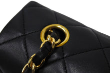 Load image into Gallery viewer, 極美品 CHANEL シャネル マトラッセ フルフラップ ショルダーバッグ ココマーク 1番台 ラムスキン ブラック ゴールド金具 中古 67302