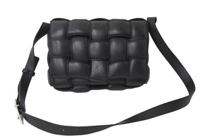 BOTTEGAVENETA ボッテガヴェネタ ショルダーバッグ パデッド カセット イントレチャート 591970 VCQR1 8425 シルバー金具 ブラック 美品 中古 67342