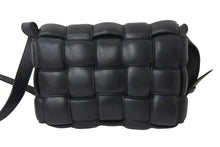 Load image into Gallery viewer, BOTTEGAVENETA ボッテガヴェネタ ショルダーバッグ パデッド カセット イントレチャート 591970 VCQR1 8425 シルバー金具 ブラック 美品 中古 67342
