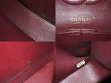 Load image into Gallery viewer, 極美品 CHANEL シャネル Wフラップ 25 ショルダーバッグ キャビアスキン 24番台 マトラッセ ゴールド金具 ブラック 中古 67362