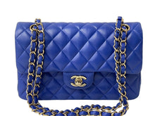 Load image into Gallery viewer, CHANEL シャネル マトラッセ 23 Wフラップ Wチェーン ショルダーバッグ 24番台 ブルー ラムスキン ココマーク ゴールド金具 美品 中古 67364