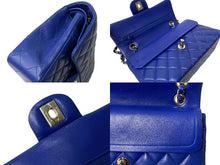 Load image into Gallery viewer, CHANEL シャネル マトラッセ 23 Wフラップ Wチェーン ショルダーバッグ 24番台 ブルー ラムスキン ココマーク ゴールド金具 美品 中古 67364