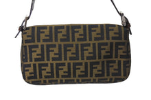 画像をギャラリービューアに読み込む, FENDI フェンディ マンマバケット ワンショルダーバッグ ズッカ柄 コットンキャンバス レザー シルバー金具 ブラウン 美品 中古 67371 