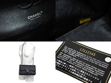 Load image into Gallery viewer, 極美品 CHANEL シャネル Wフラップ 25 ショルダーバッグ キャビアスキン 13番台 マトラッセ シルバー金具 ブラック 中古 67377