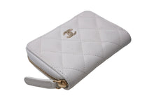 Load image into Gallery viewer, CHANEL シャネル ジップコインケース 小銭入れ AP0216 キャビアスキン ゴールド金具 ホワイト 美品 中古 67383