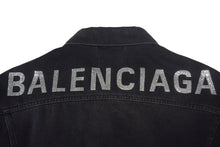 Load image into Gallery viewer, BALENCIAGA バレンシアガ デニムジャケット ロゴ ラインストーン 571449 TEW05 イタリア製 コットン ブラック サイズ34 美品 中古 67393