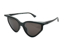 Load image into Gallery viewer, 極美品 BALENCIAGA バレンシアガ サングラス サイズ56□19-140 キャットアイ BB0101S ブラック アセテート 中古 67403