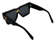 Load image into Gallery viewer, LOUIS VUITTON ルイヴィトン サングラス サイクロン Z1578E モノグラムフラワー アセテート スワロフスキー ブラック 美品 中古 67420