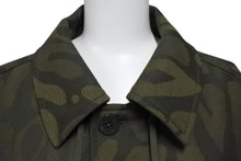Load image into Gallery viewer, 新品未使用 LOUIS VUITTON ルイヴィトン レース ウール オーバーシャツ ミリタリー ジャケット サイズ50 RM231M S70 HOB02E グリーン 中古 67431
