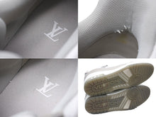 Load image into Gallery viewer, LOUIS VUITTON ルイヴィトン スニーカー LV トレイナー ライン スニーカー VL1210 ホワイト グレー サイズ8 美品 中古 67450