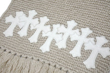 Load image into Gallery viewer, 極美品 ChromeHearts クロムハーツ SCARF FRNGD HNDKNT CEM クロスパッチ付きカシミヤマフラー ベージュ調 中古 67451