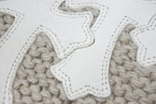 Load image into Gallery viewer, 極美品 ChromeHearts クロムハーツ SCARF FRNGD HNDKNT CEM クロスパッチ付きカシミヤマフラー ベージュ調 中古 67451