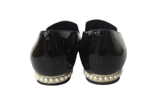 Load image into Gallery viewer, CHANEL シャネル ローファ 靴 オペラシューズ フェイクパール ココマーク G30757 パテントレザー 36C G30757 美品 中古 67480