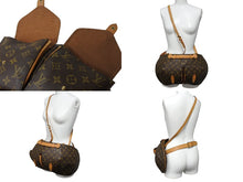 Load image into Gallery viewer, 激レア LOUIS VUITTON ルイヴィトン ヴィヴィアンウエストウッド 7デザイナーズ サックフォキュ モノグラムバッグ バナナ型 バムバッグ 1996年 ブラウン 美品 中古 67491